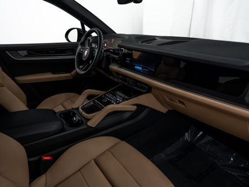 Certified 2026 Porsche Cayenne AWD/4WD image 12