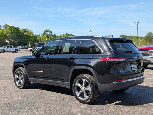 Used 2025 Jeep Grand Cherokee Limited w/ Luxury Tech Group II image 7