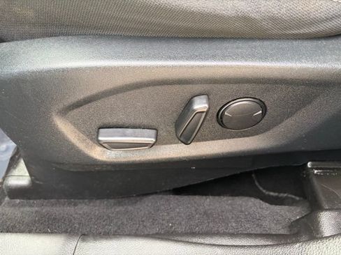 Used 2019 Ford Explorer XLT w/ Equipment Group 201A AWD/4WD image 18