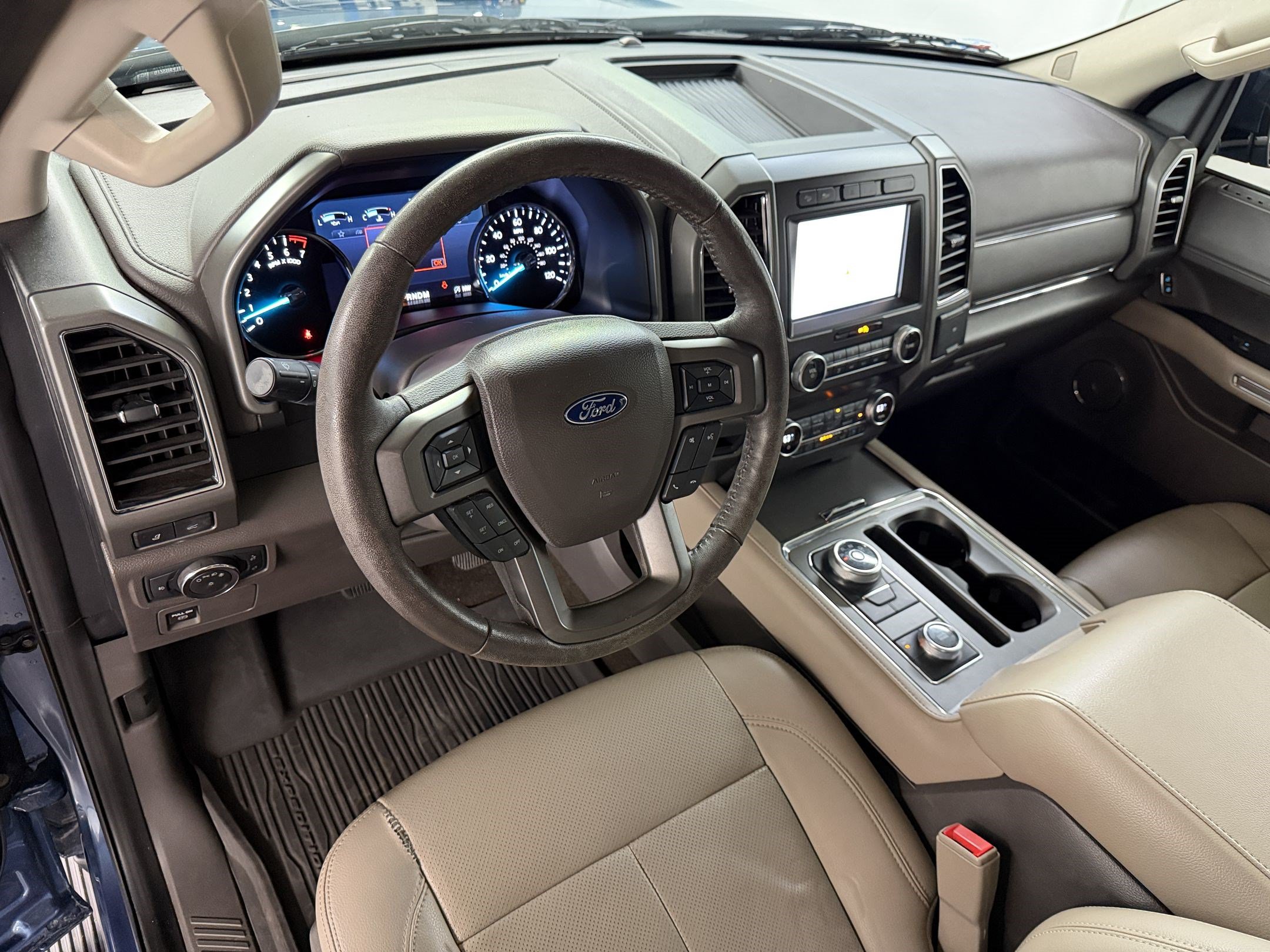 Used 2020 Ford Expedition XLT w/ Equipment Group 202A AWD/4WD image 4