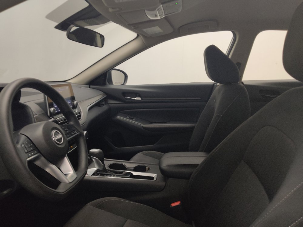 Used 2025 Nissan Altima 2.5 SV FWD image 17