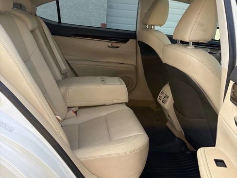 Used 2013 Lexus ES 350 Base 4dr Sedan w/ Premium Pkg image 34