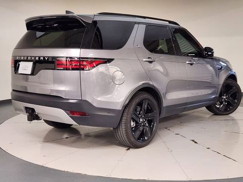 Used 2025 Land Rover Discovery S image 2