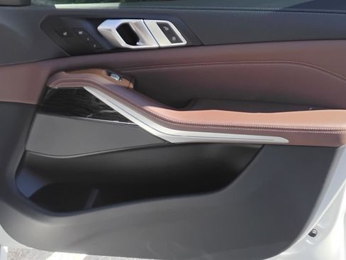 Used 2023 BMW X7 M60i w/ Executive Package image 25