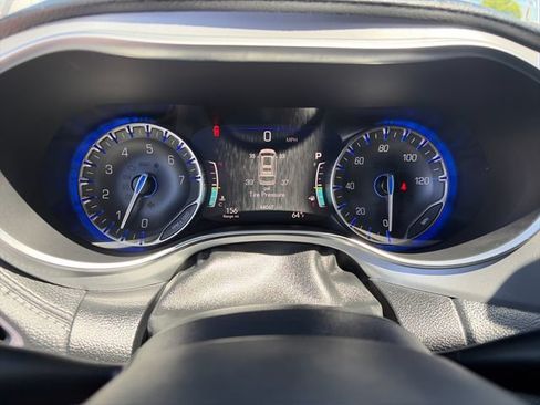 Used 2025 Chrysler Pacifica Limited FWD image 30
