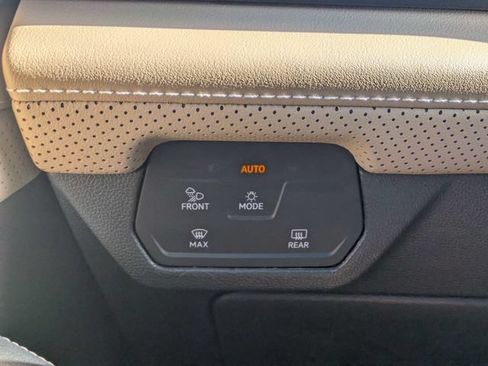 Used 2024 Volkswagen Atlas Cross Sport SE FWD image 21