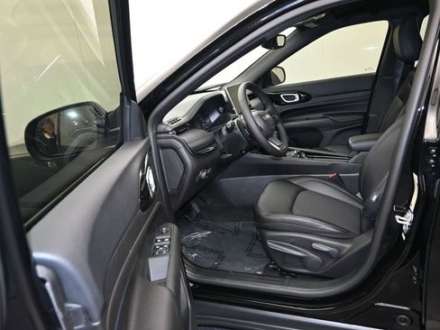 New 2026 Jeep Compass Latitude image 14