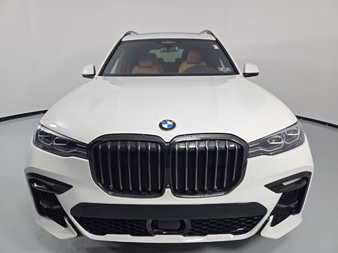 Certified 2022 BMW X7 xDrive40i w/ M Sport Package image 2