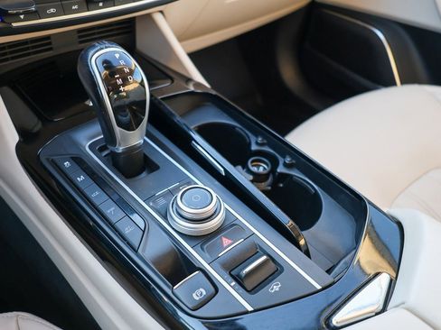 Used 2018 Maserati Levante GranLusso image 17