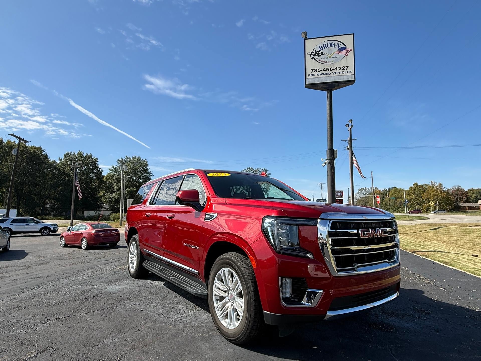 Used 2023 GMC Yukon XL SLT AWD/4WD image 1