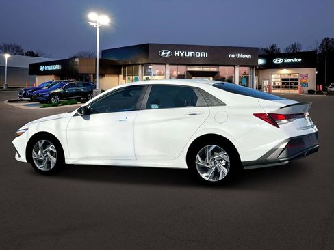 New 2025 Hyundai Elantra Sport image 4