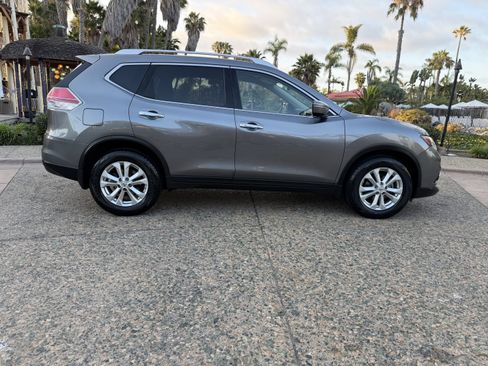 Used 2015 Nissan Rogue SV FWD image 5