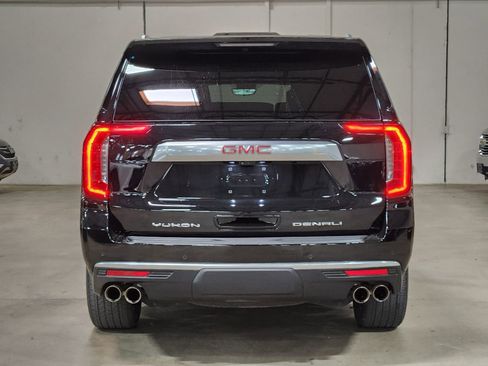 Used 2024 GMC Yukon Denali w/ Advanced Technology Package AWD/4WD image 10