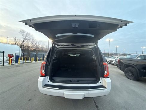 Used 2020 GMC Yukon XL Denali w/ Denali Premium Package image 24