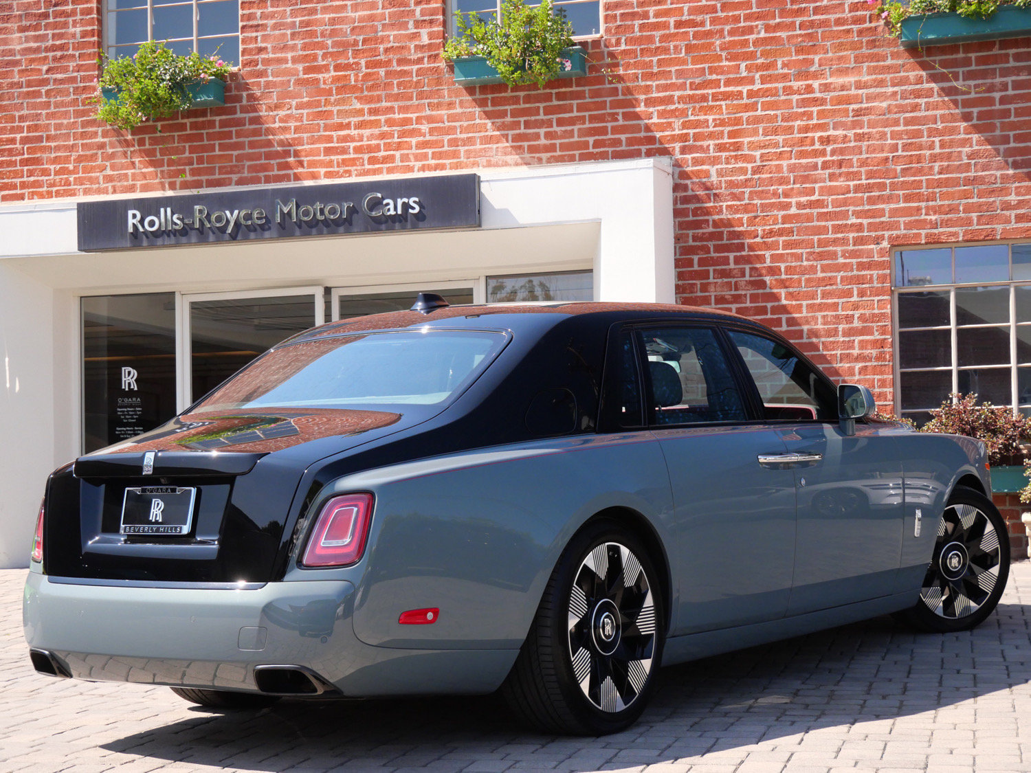 Certified 2023 Rolls-Royce Phantom Sedan RWD image 2