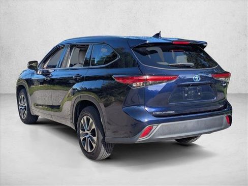 Used 2022 Toyota Highlander XLE FWD image 5