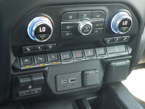 Used 2020 GMC Sierra 1500 AT4 w/ AT4 Premium Package AWD/4WD image 15