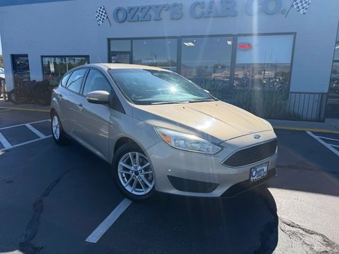 Used 2015 Ford Focus SE FWD image 2