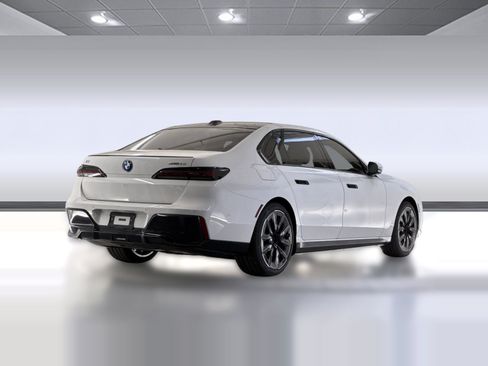 Used 2026 BMW i7 xDrive60 w/ M Sport Package RWD image 9
