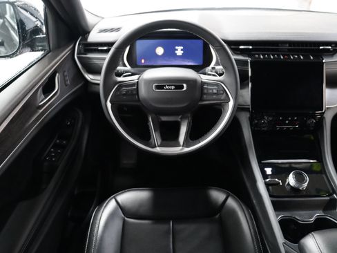 Certified 2024 Jeep Grand Cherokee L Limited w/ Luxury Tech Group II image 13