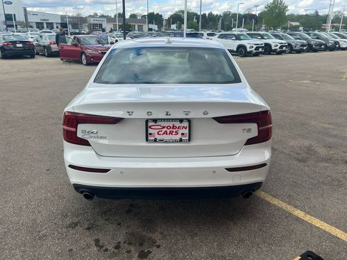 Used 2019 Volvo S60 T5 Momentum w/ Premium Package FWD image 4