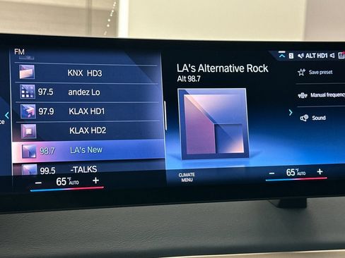 Certified 2023 BMW iX xDrive50 w/ Premium Package image 21