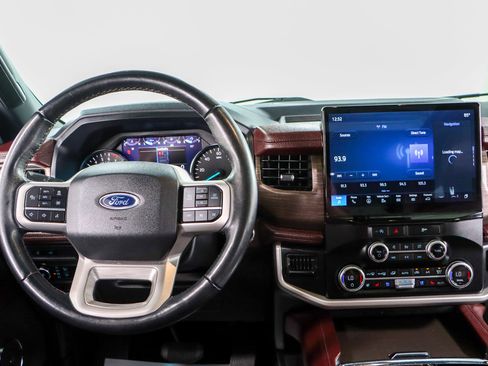 Used 2023 Ford Expedition Limited image 18