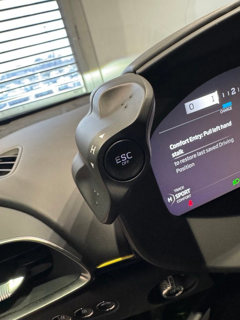 Used 2023 McLaren Artura RWD image 20