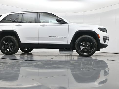 New 2025 Jeep Grand Cherokee Limited w/ Luxury Tech Group II image 47