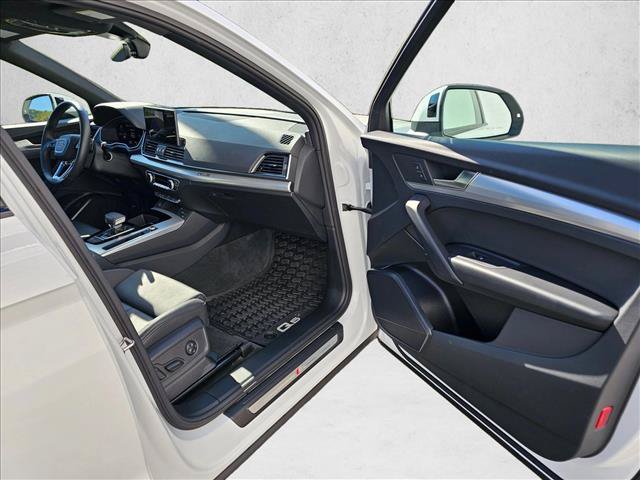 Used 2025 Audi Q5 2.0T Premium w/ Convenience Plus Package AWD/4WD image 13