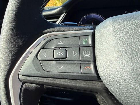 New 2025 Jeep Grand Cherokee Altitude image 17