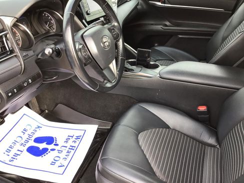 Used 2021 Toyota Camry SE image 3