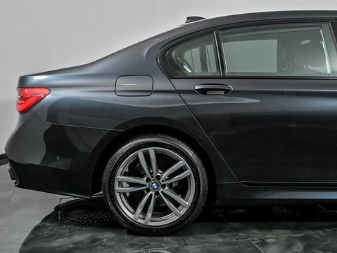Used 2016 BMW 750i xDrive AWD/4WD image 10
