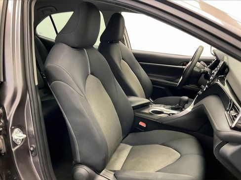 Used 2022 Toyota Camry LE w/ Convenience Package image 5