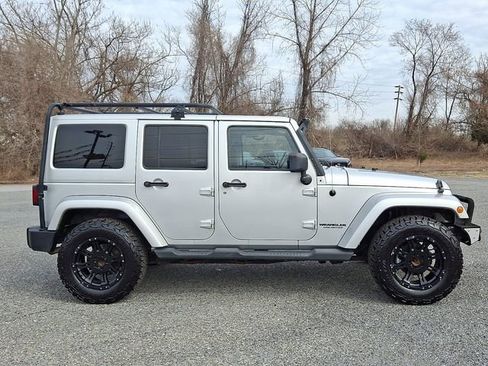 Used 2012 Jeep Wrangler Unlimited Sahara AWD/4WD image 7