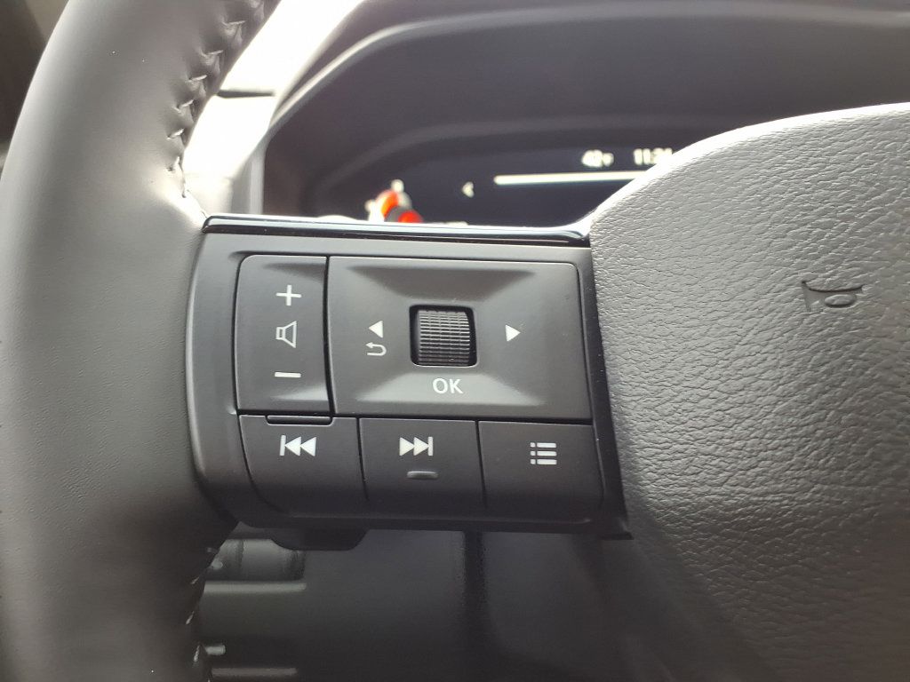 Used 2025 Nissan Rogue SL w/ SL Premium Package AWD/4WD image 23