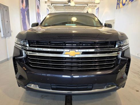 Used 2022 Chevrolet Suburban LT AWD/4WD image 3