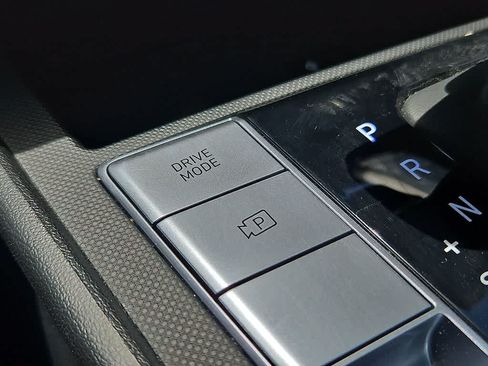 Used 2025 Hyundai Elantra Limited FWD image 26