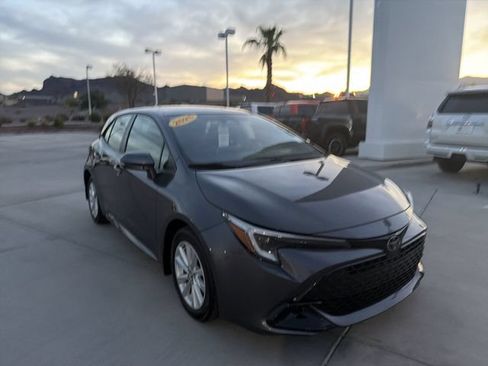 Certified 2025 Toyota Corolla SE FWD image 3