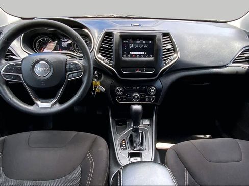Used 2021 Jeep Cherokee Latitude FWD image 16