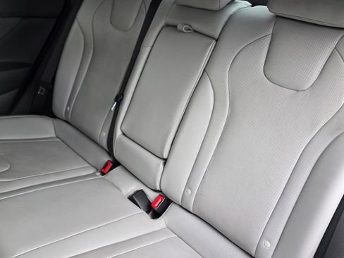 Used 2021 Hyundai Elantra Limited image 19