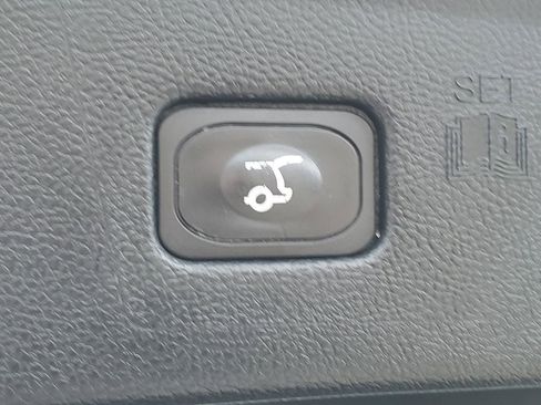 Used 2020 Ford Edge SEL w/ Convenience Package image 35