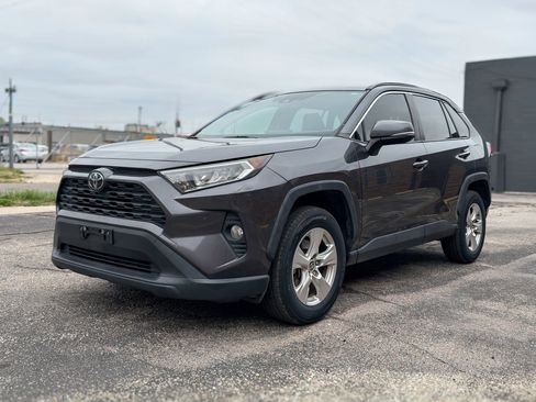 Used 2020 Toyota RAV4 XLE image 3