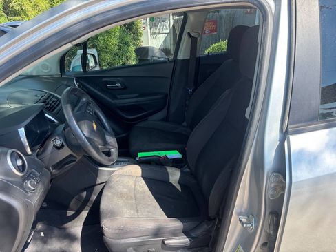 Used 2015 Chevrolet Trax LS FWD image 14