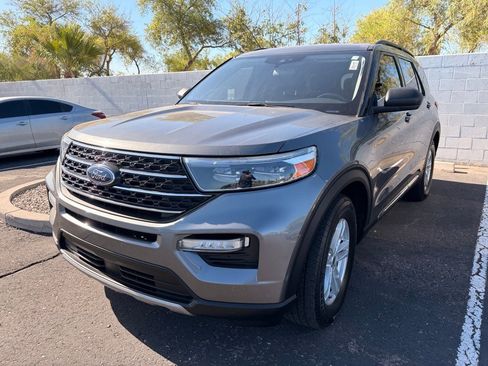 Used 2022 Ford Explorer XLT w/ Equipment Group 202A RWD image 2