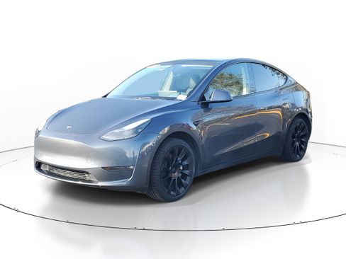 Used 2023 Tesla Model Y Long Range image 4