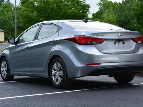 Used 2016 Hyundai Elantra SE FWD image 7
