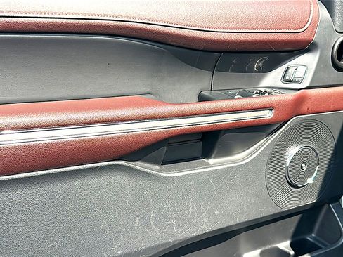 Used 2023 Ford Expedition Limited image 16