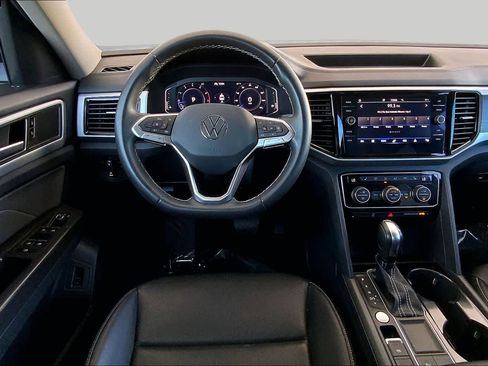 Used 2023 Volkswagen Atlas SE w/ Panoramic Sunroof Package FWD image 6