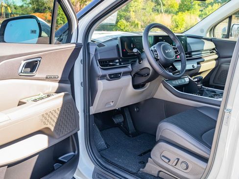 New 2026 Kia Carnival EX FWD image 14
